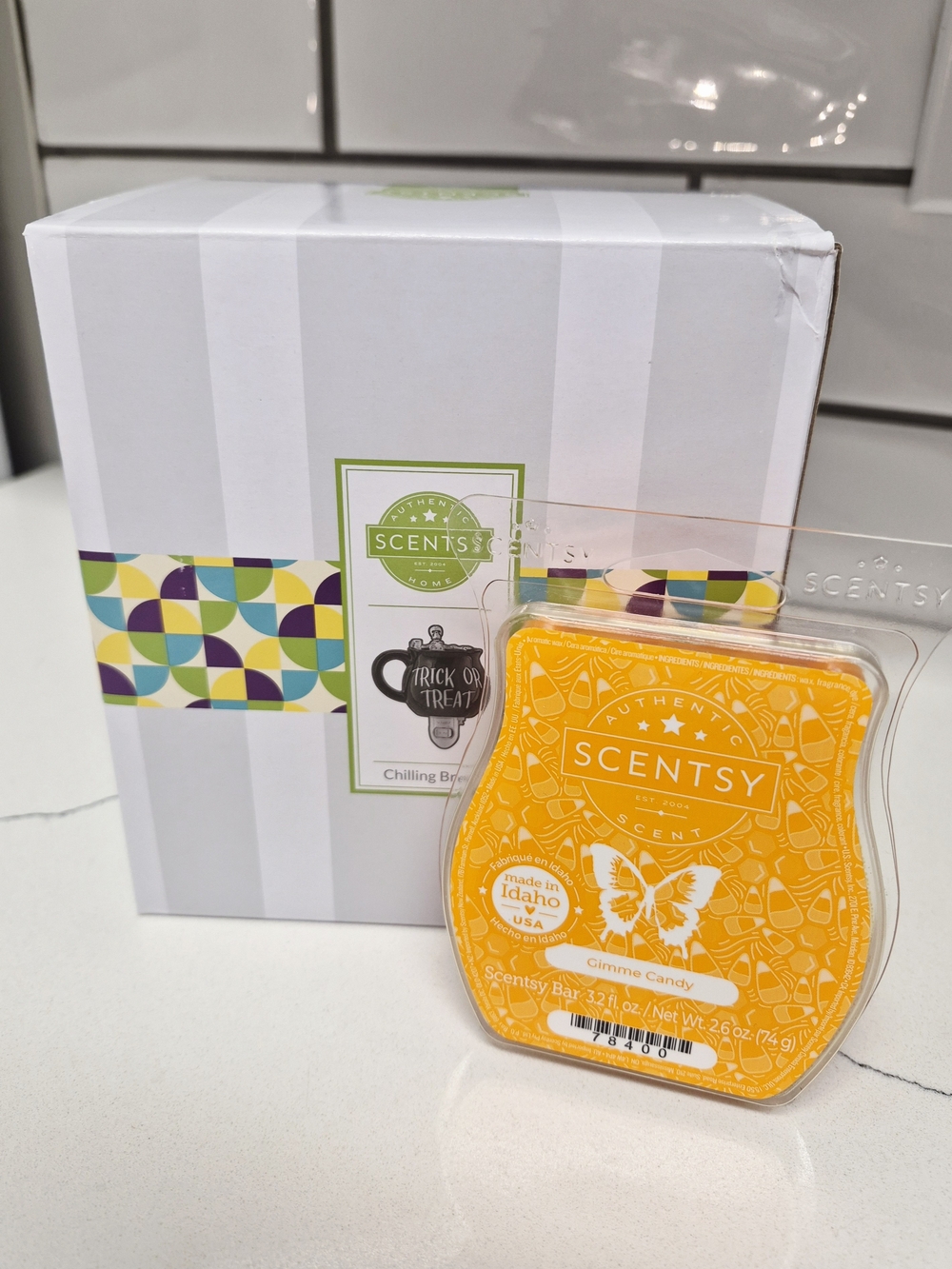 Scentsy Chilling Brew Warmer And Orange Gimme Candy Wax Melts